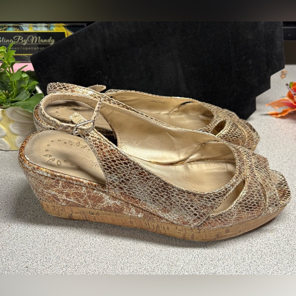 Chic Snakeskin Pattern Wedge Sandals